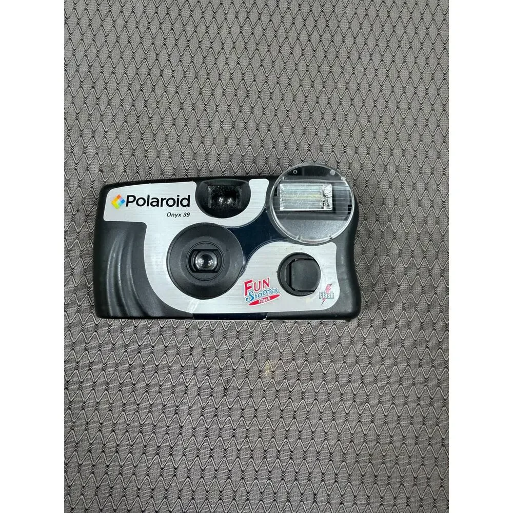 Polaroid Onyx 39 Fun Shooter Flash 35mm Single Use Camera 39 Exp 400 Black